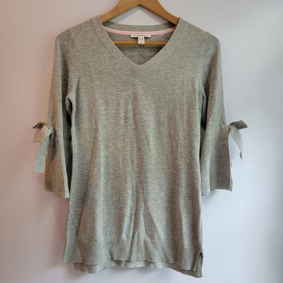 Isaac Mizrahi Gray V-Neck Sweater - Picture 1 of 7